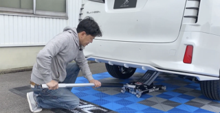 フロアジャッキ