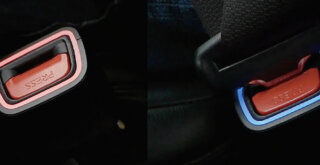 光るシートベルトバックル